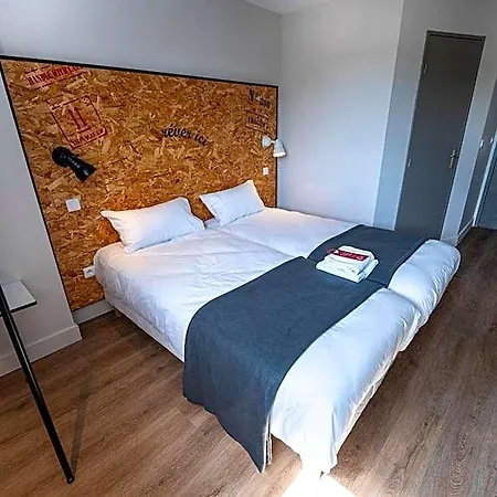 The Originals Access, Clermont-ferrand Nord Отель Шатогай